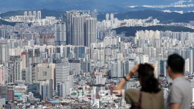 '고가'부터 꺾이는 서울 아파트 매매량…탈서울 움직임도