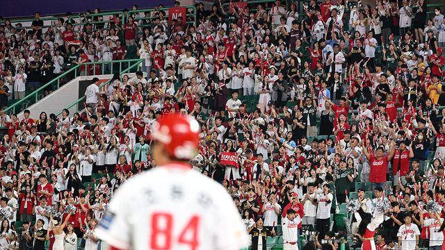 '5위 결정전 성사 여부'에 구름관중 몰렸다!…SSG, 시즌 최종전 2만3000석 매진 [인천 현장]