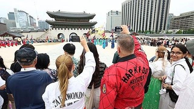 지난달 방한 외국인 관광객 156만명…코로나19 전으로 회복