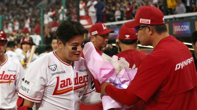 '은퇴' 추신수의 마지막 타석, 모두가 눈시울을 붉혔다 [IS 스타]