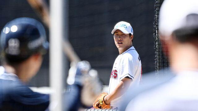 가을야구 앞둔 두산, 선수단 대거 정리…박소준 등 투수 9명 재계약 불가 통보 [공식발표]