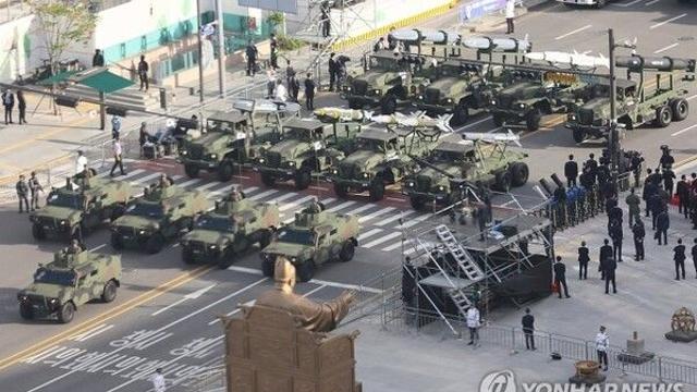 [이슈] 국군의날 맞아 전략사령부 창설, 시가행진서 괴물 미사일·美 B-1B 전개.. 野 