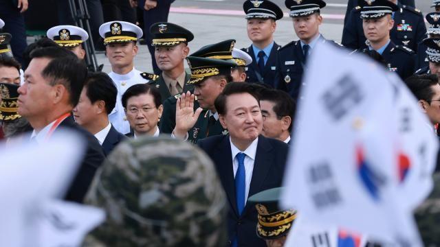 尹, 2년 연속 국민·장병과 국군의날 시가행진…역대 대통령 최초