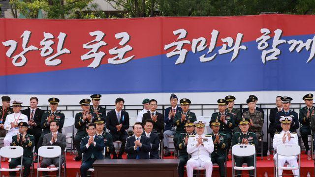 尹 대통령, 국군의 날 시가행진…3000여명 병력 도열