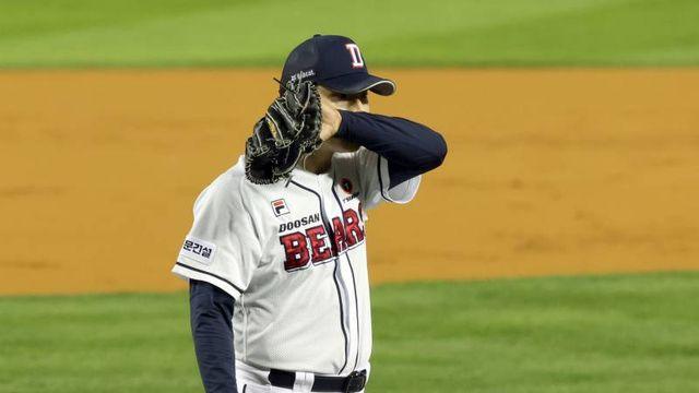 이승엽 감독 '강수'...에이스 곽빈 '1이닝 4실점' 강판...발라조빅부터 불펜 가동 [WC1]