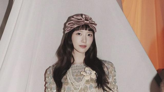 [포토] '현실판 바비인형' 윤아, 파리서 극장의 비주얼 자랑