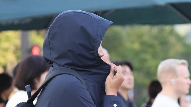 [내일 날씨] 개천절 아침 기온 최저 6도 '쌀쌀'…전국 곳곳 비