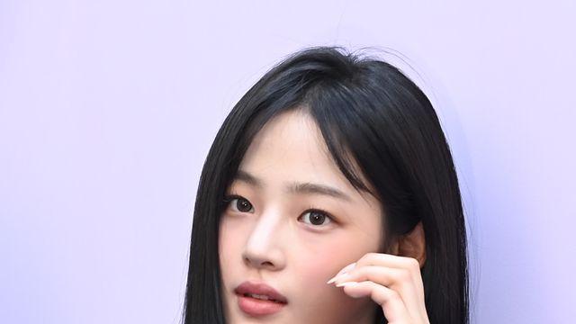 '내가 만든 두산~' 뉴진스 민지, WC 1차전 시구…