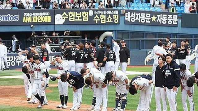 이승엽 두산 감독, 2년 연속 쓸쓸한 단풍 엔딩…PS 3전 3패(종합)