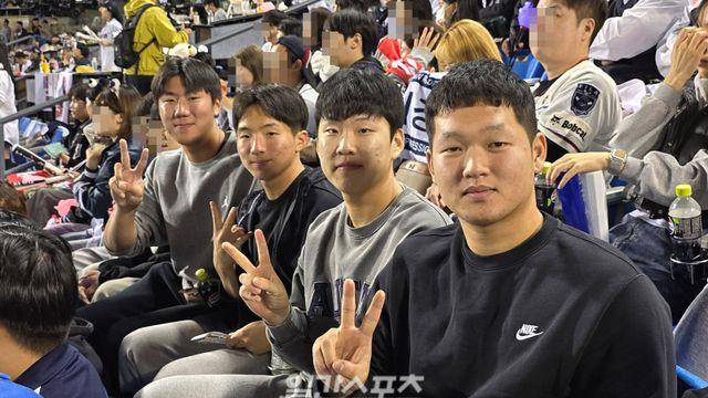 '10분 만에 순삭' 예매 전쟁 직접 뛰어든 '기특한' 신인들이 있다, KT 4총사 