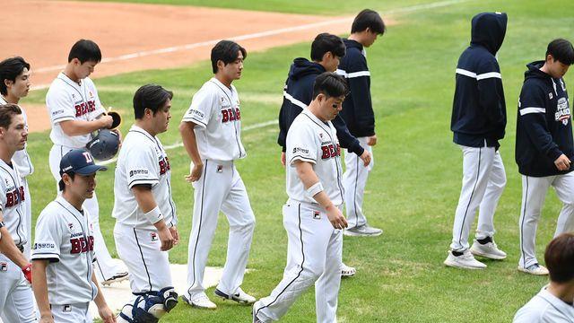 준PO 진출 실패 두산, 4위팀 최초 탈락+최다 이닝 무득점 흑역사 눈물 [WC2]