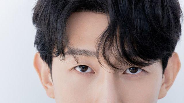 배우 강기영, KT-두산 WC 2차전 시구...애국가는 팝페라가수 고운