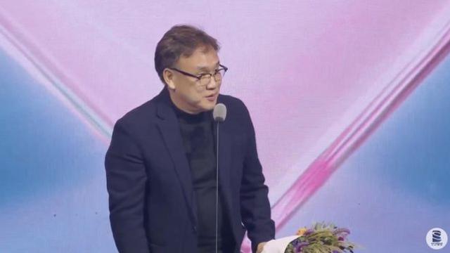 [29th BIFF] ‘서울의 봄’ 김성수 감독, 부일영화상 감독상 “동반자 아내, 큰 도움”