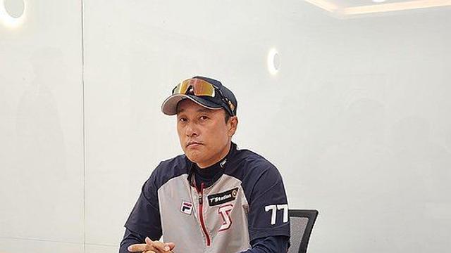 2년 연속 고개 숙인 이승엽 두산 감독 