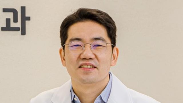 귓속의 불청객 ‘이명’, 원인과 치료법은?