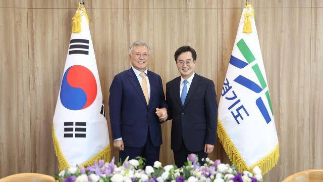 김동연-문재인 도청서 깜짝 회동…文 