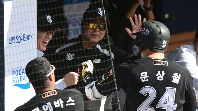 이강철 감독, 투런포 좋아!
