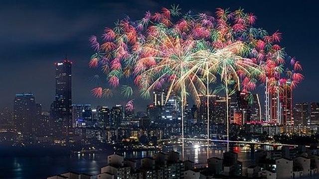 가을밤 '불꽃 장관'에 100만 인파 환호…큰 혼란 없이 마무리(종합)