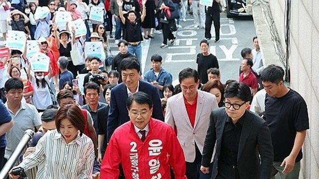 與, 재보선 긴장 역력…'당정지지율 저조·野단일화 변수' 촉각