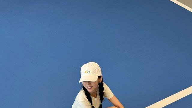 안소희, 테니스장에서 선보인 청순+발랄 매력…운동복도 '완벽 소화'