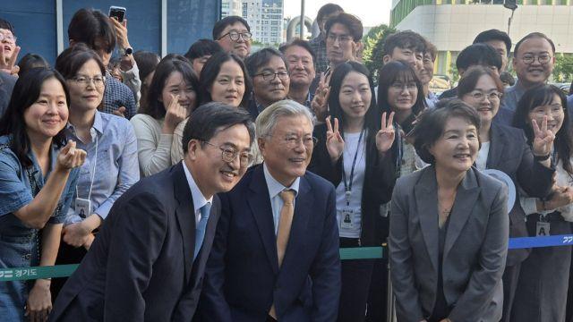 '마이웨이' 김동연의 '안방' 찾은 문재인, 그 배경에 쏠리는 이목