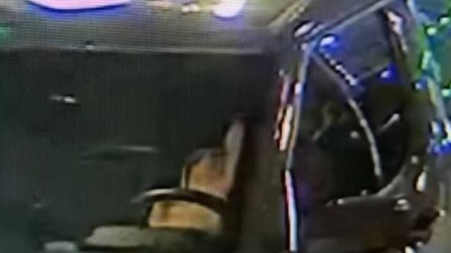 “얼굴 감싸 쥐더니...” 문다혜, 음주운전 당시 CCTV 공개 (영상)