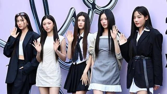뉴진스 완전체, 투애니원 콘서트서 보다니…'하이브 갈등' 중 밝은 근황