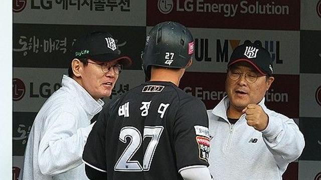 '가을야구 첫 패배' 이강철 kt 감독 
