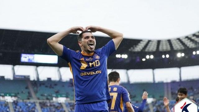 [K리그1 종합] 울산, 김천에 2-1 역전승 공고한 1위…전북은 대구에 3-4 덜미 ‘6G 무패 마감’