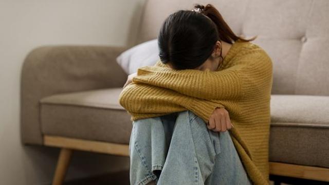 “괴롭혔던 선배가 주선한 소개팅 나갔더니 귀 없는 남성이... 선배 억지에 출근하기 두렵다”