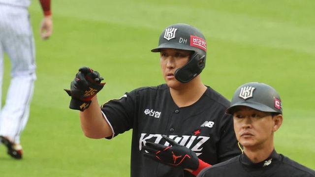 '15타수 무안타' 황재균 침묵 드디어 깼다, 모처럼 멀티안타 하지만 리드는 LG쪽으로 [준PO 2]