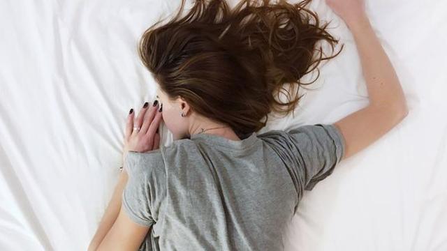 잠들어도 식은땀 흘린다면? '이 질환들'의 신호일 수도 있다