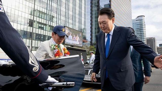 국군의 날 초강력 대북 경고 통했나... 윤 대통령 지지율 근황