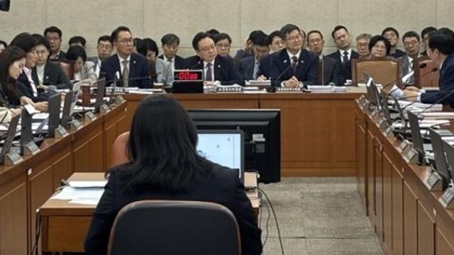 보건복지위 국감…“현 의료상황 책임지고 사퇴해야” vs “의료공백 해소 먼저”