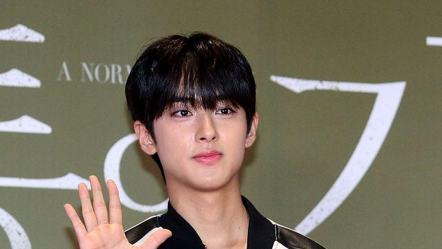 김민규 ‘샤방샤방 손인사~’