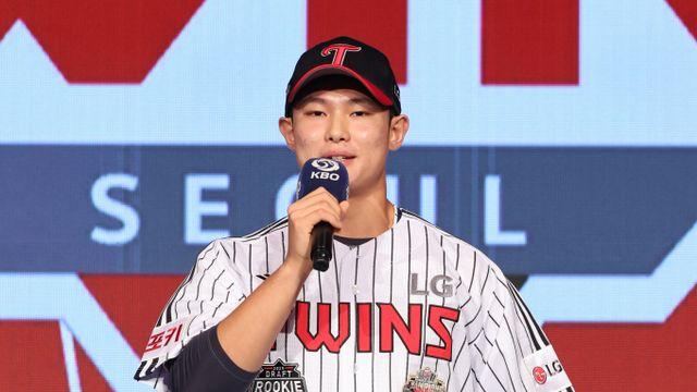 LG, 김영우와 2억원에 계약… 신인 12명과 입단계약 마쳐