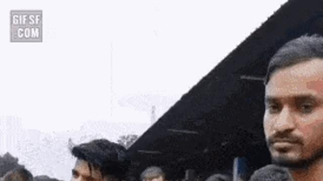 인도 관광온 동양인 여자.gif