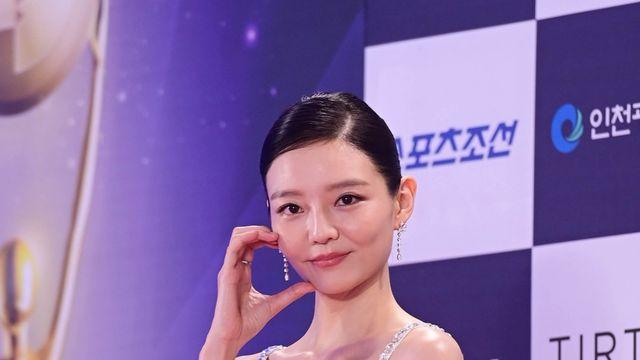 [단독] 이솜, ‘가왕’ 조용필 뮤즈 됐다…새 MV 주인공 낙점