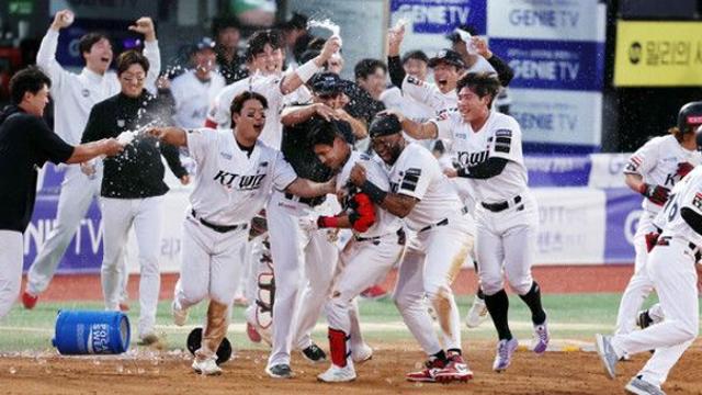'심우준 11회 끝내기' KT, LG에 6-5 승리… 준PO 승부는 5차전으로
