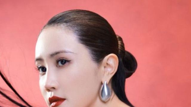 이다해 못 알아볼 뻔, 中서 4시간 100억 벌더니…스타일 확 바뀌었네