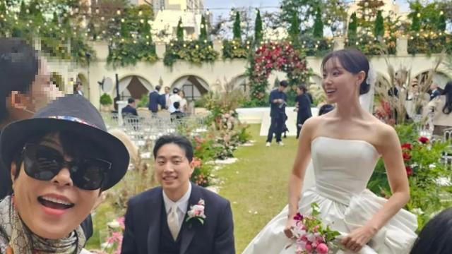 “이렇게 아름답다니”…조혜련, 송지은♥박위 결혼식 현장 공개