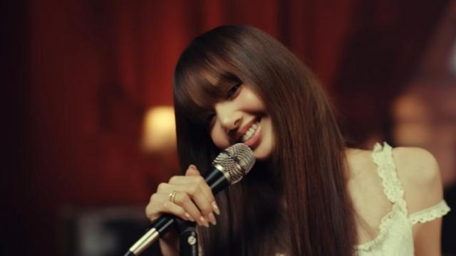 블랙핑크 리사, 빅토리아 시크릿 패션쇼 공연…6년 만
