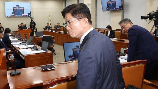 [2024국감_환노위] 김문수 노동부 장관 '뉴라이트 역사관'으로 또 퇴정