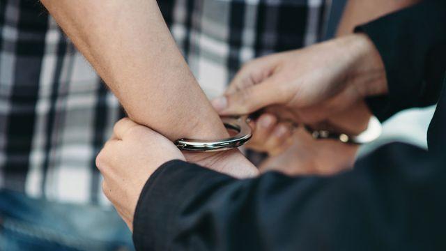 아내 흉기로 위협하고 난동… 경찰, 60대 남성 테이저건으로 제압