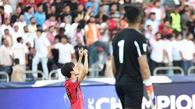 '손흥민이 인정하는 고수' 이재성, 한국 축구 살렸다…고비서 터진 천금 헤더골