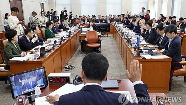 행안위 '김여사 공천개입 의혹' 충돌…