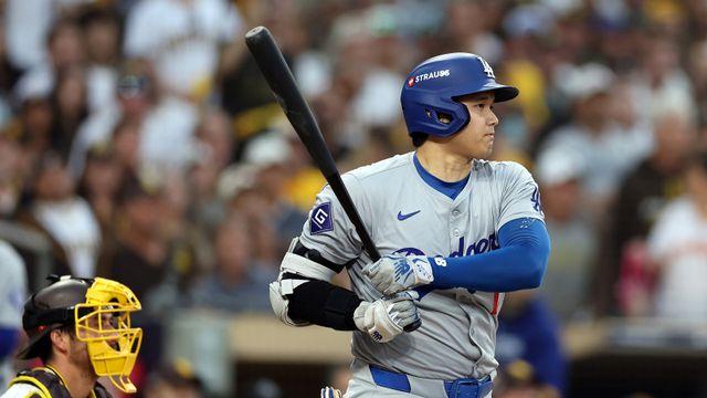 베츠 선제 솔로포+오타니 추가 적시타...살아난 MVP 듀오, 다저스 DS 4차전 3-0 리드