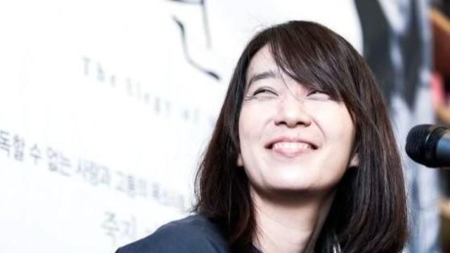 [종합] 한강, 韓 최초 노벨 문학상 수상에 연예계도 축제…뷔·RM·고현정 등 축하 물결