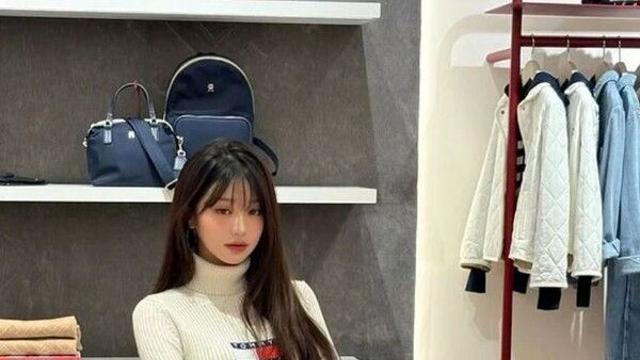 [뉴컬★] 미니스커트 입은 아이브 장원영, 여신도 반할 듯