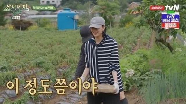 '삼시세끼' 김고은, 800만원대 캐시미어 입고 농사를? C사 앰버서더 위엄